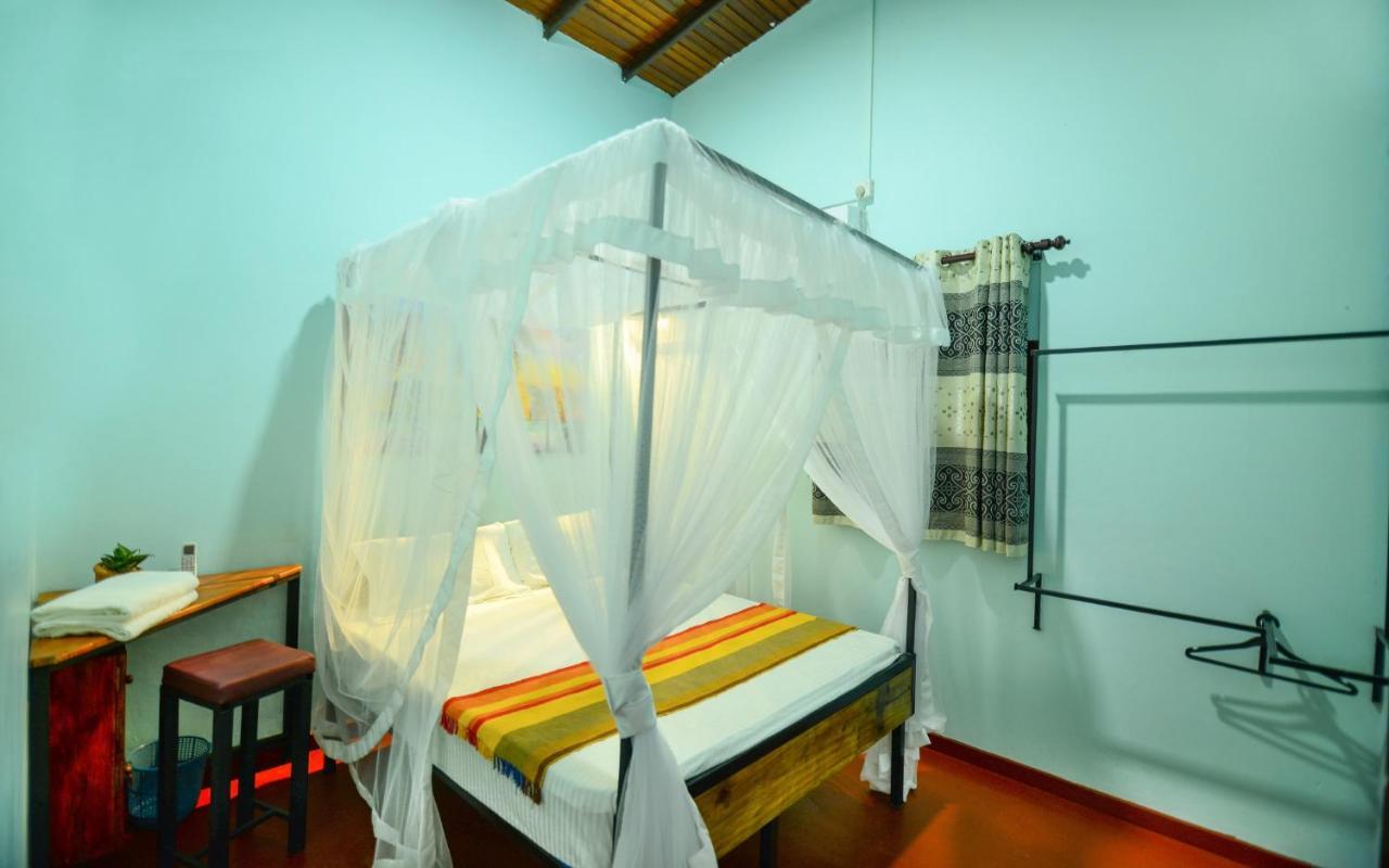 Palm Leaf Surf Cafe Hotel Galle Exterior foto