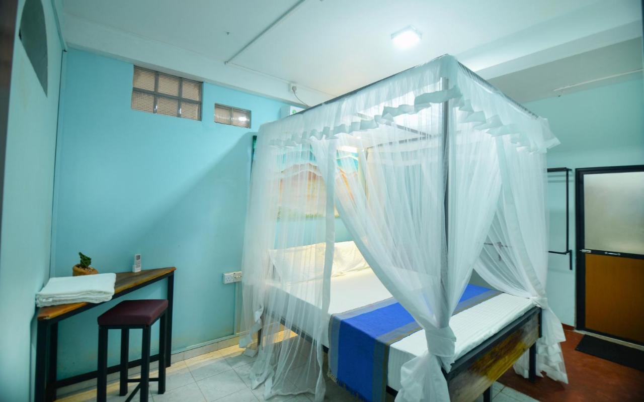 Palm Leaf Surf Cafe Hotel Galle Exterior foto